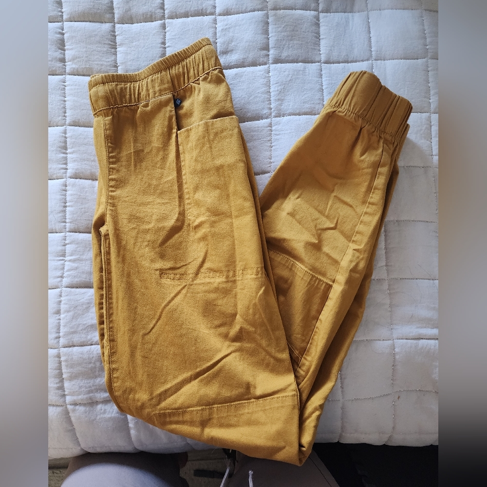 Black diamond notion joggers curry color